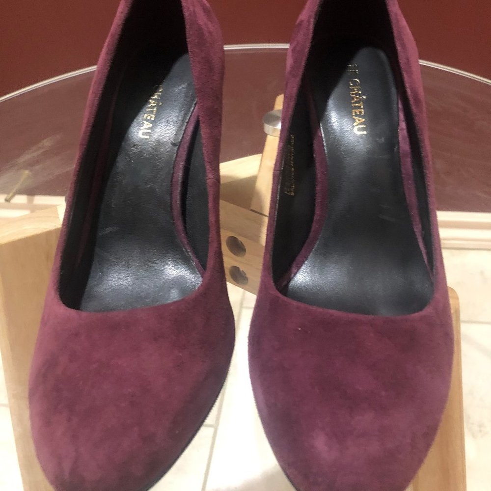 Brand New Le Chateau suede leather burgandy /wine heels - Picture 3 of 13